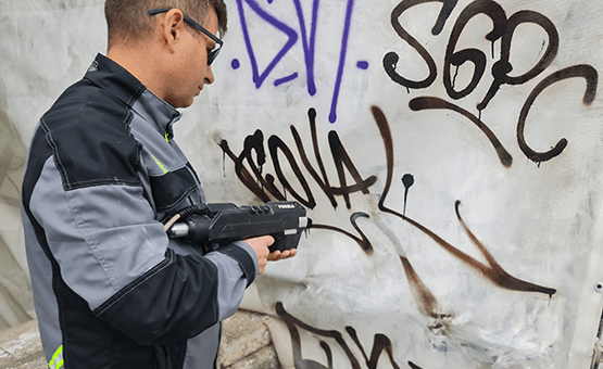 Cleaning graffiti on the streets of Moscow